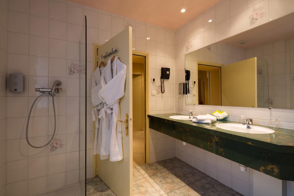 Auberge Du Lac, Sure Hotel Collection By Best Western Mesnil Saint Pere Bagian luar foto