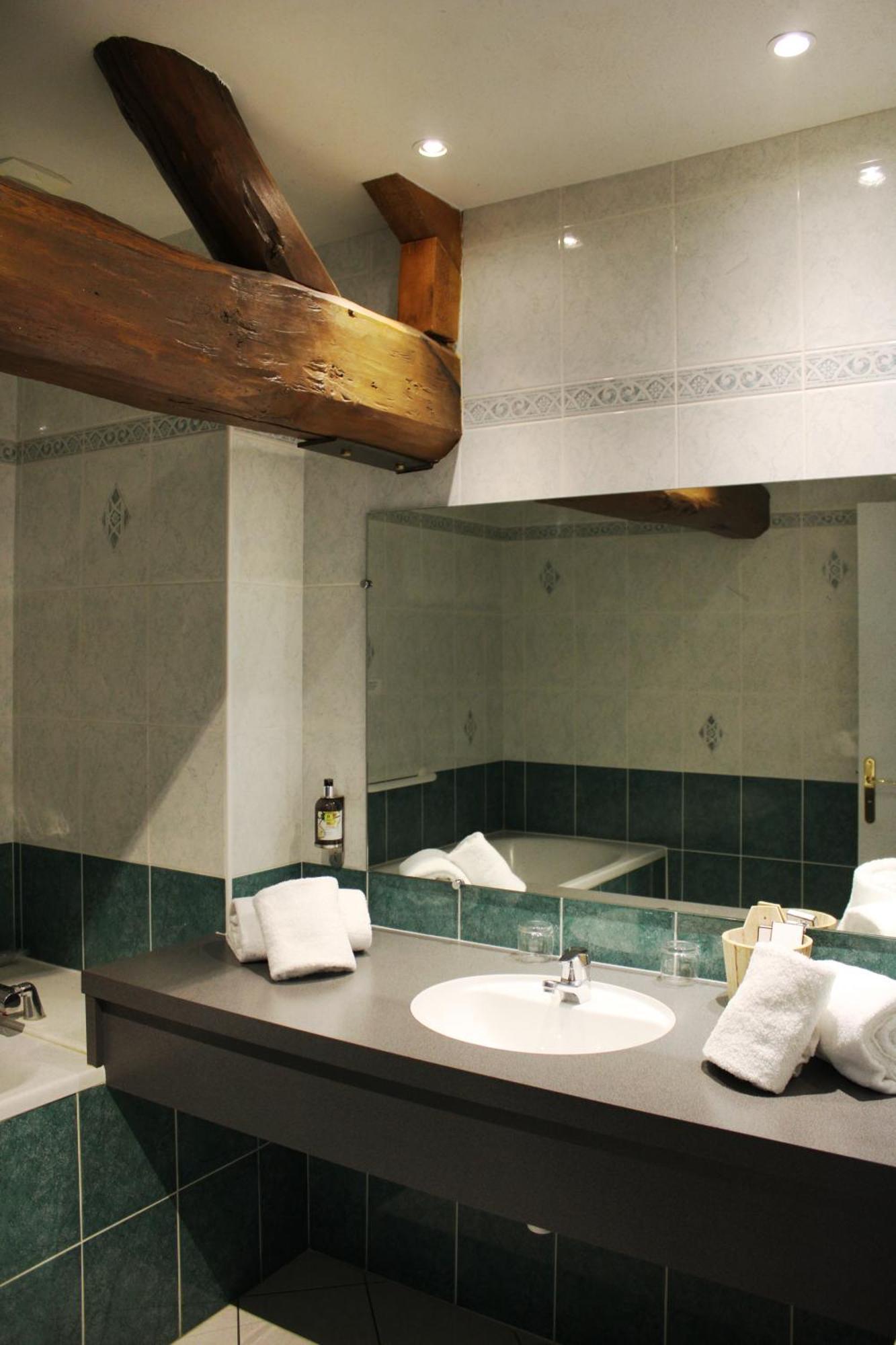 Auberge Du Lac, Sure Hotel Collection By Best Western Mesnil Saint Pere Bagian luar foto