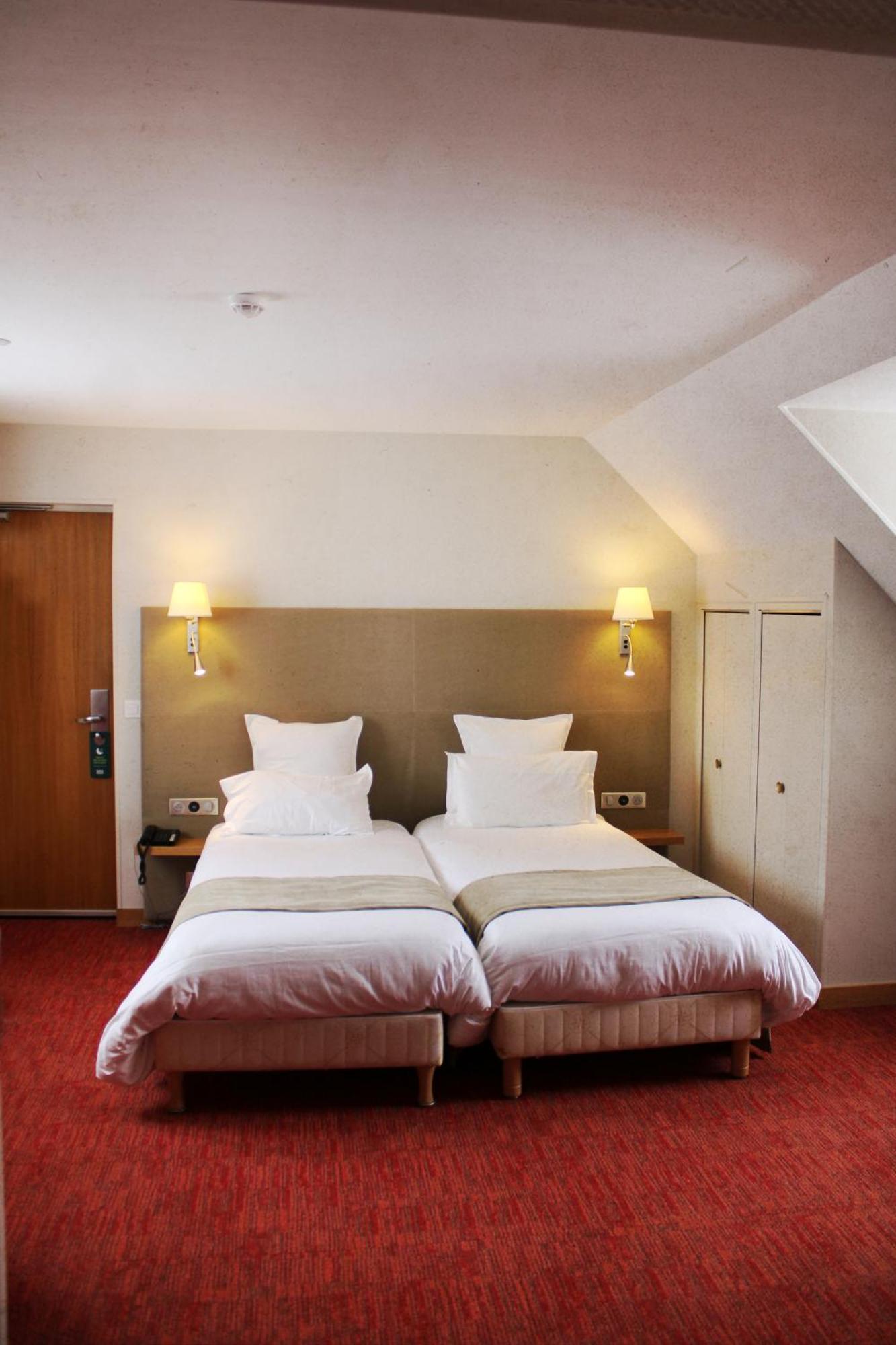 Auberge Du Lac, Sure Hotel Collection By Best Western Mesnil Saint Pere Bagian luar foto