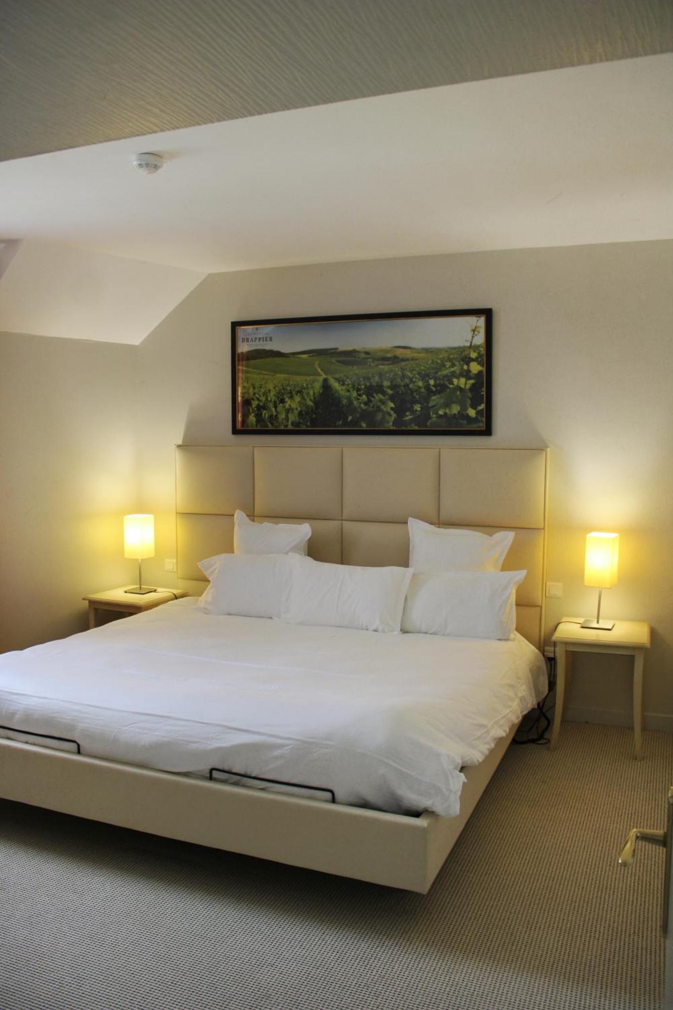Auberge Du Lac, Sure Hotel Collection By Best Western Mesnil Saint Pere Bagian luar foto