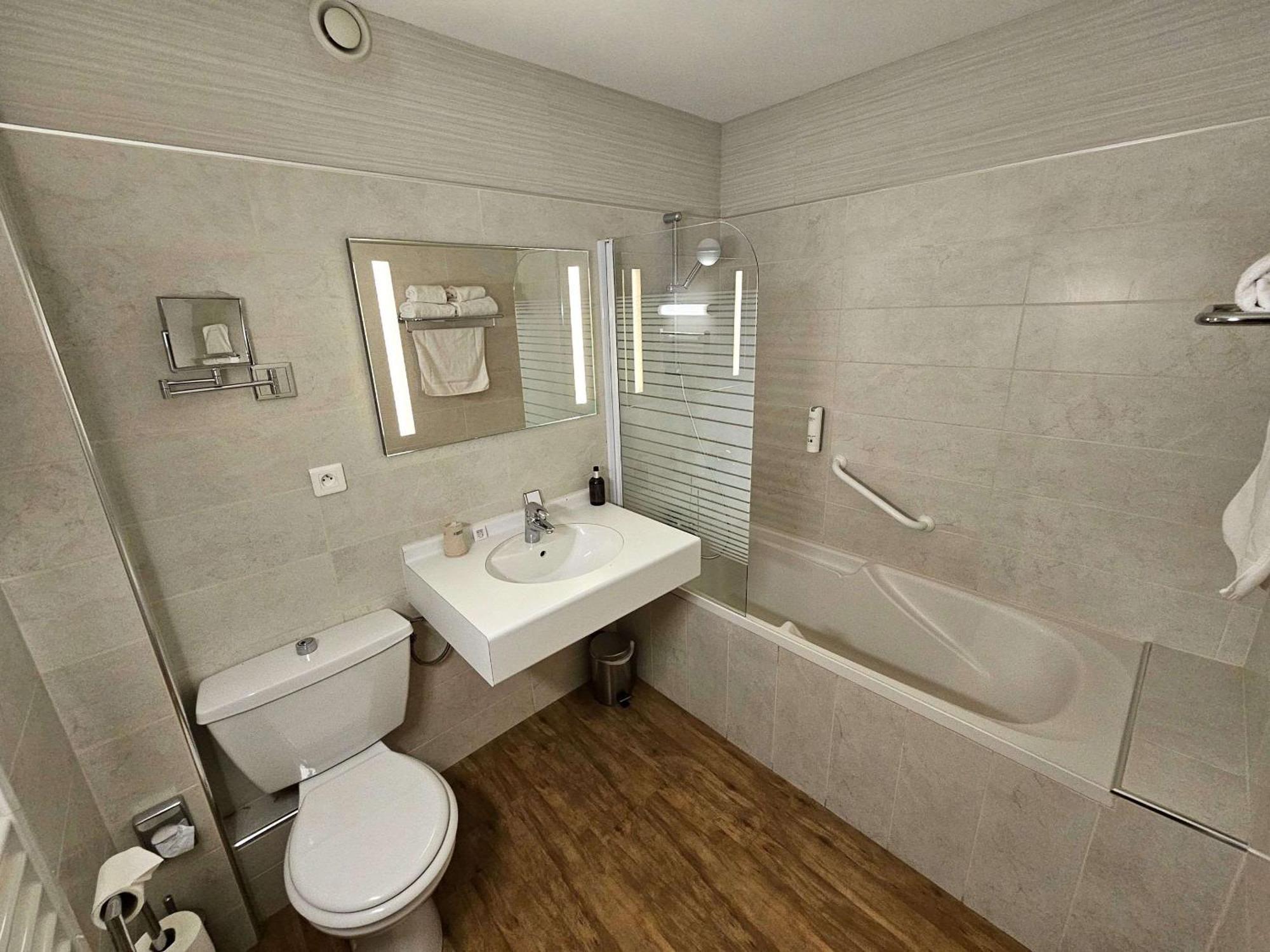 Auberge Du Lac, Sure Hotel Collection By Best Western Mesnil Saint Pere Bagian luar foto