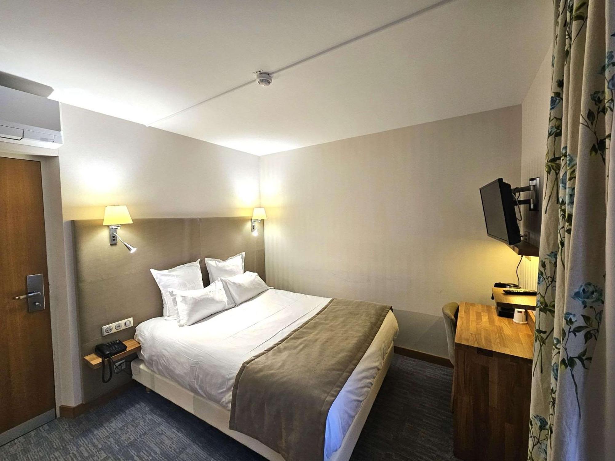 Auberge Du Lac, Sure Hotel Collection By Best Western Mesnil Saint Pere Bagian luar foto