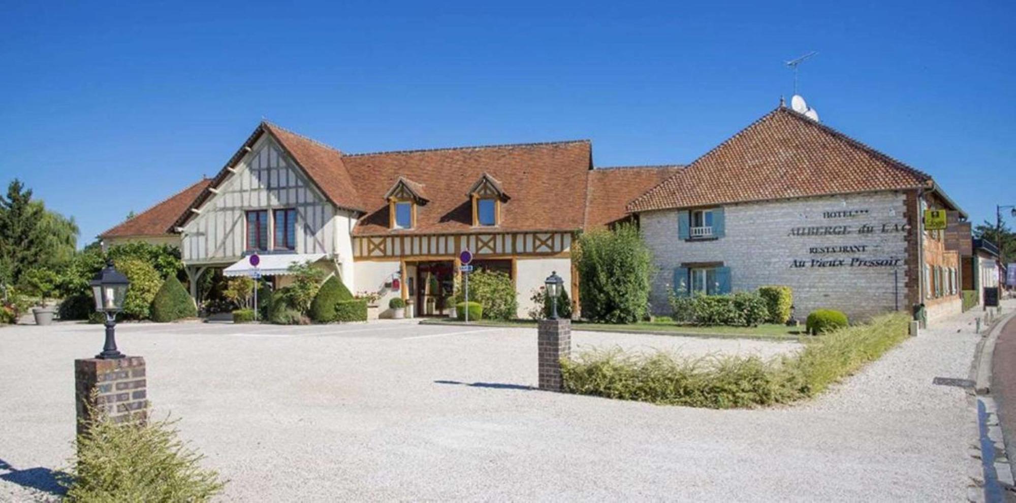 Auberge Du Lac, Sure Hotel Collection By Best Western Mesnil Saint Pere Bagian luar foto