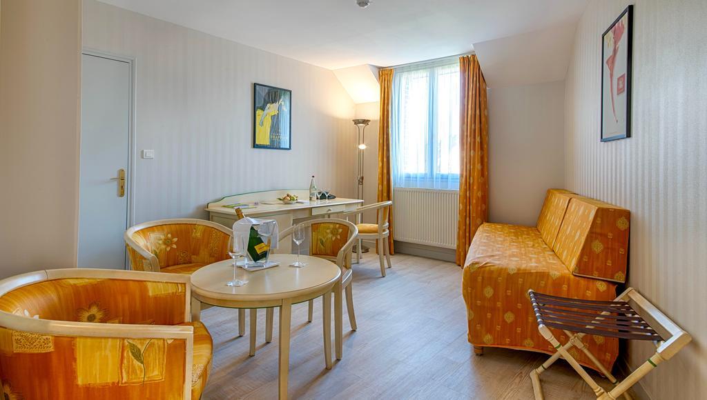 Auberge Du Lac, Sure Hotel Collection By Best Western Mesnil Saint Pere Bagian luar foto